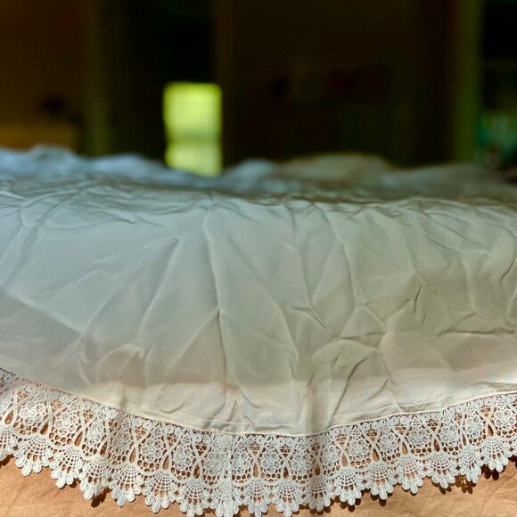 Daughter of Simone Kemp Wedding Dress - Sample Size XL - Picture 5 of 9